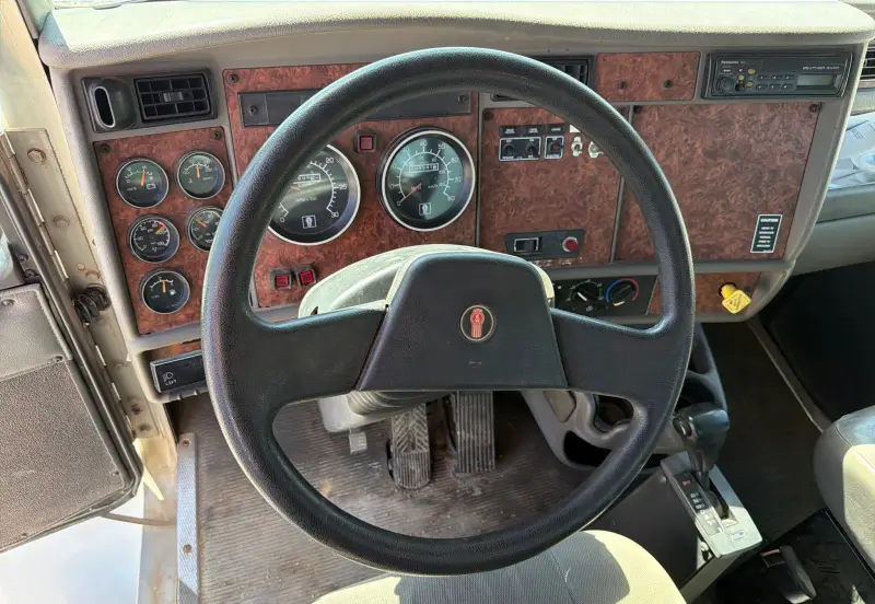 2003 Kenworth T300 photo 75