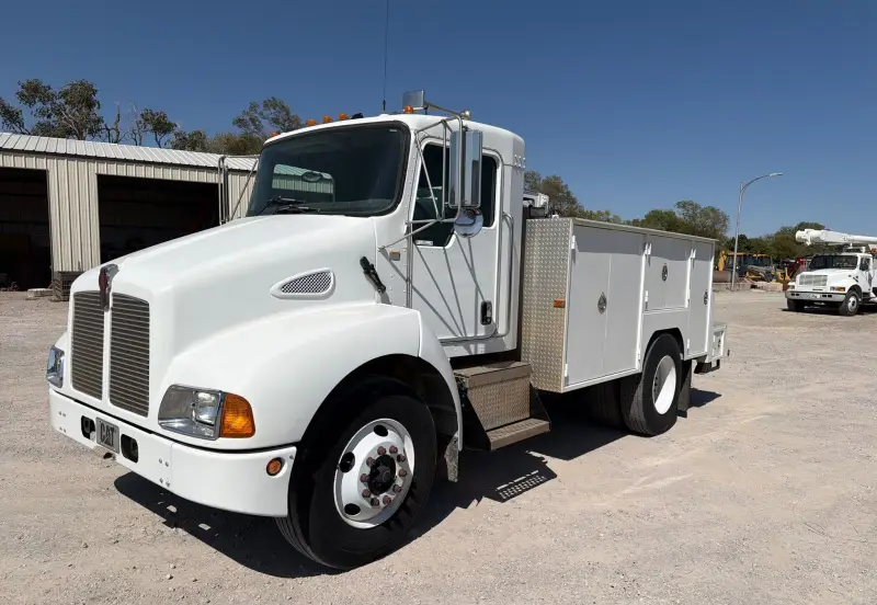 2003 Kenworth T300 photo 1