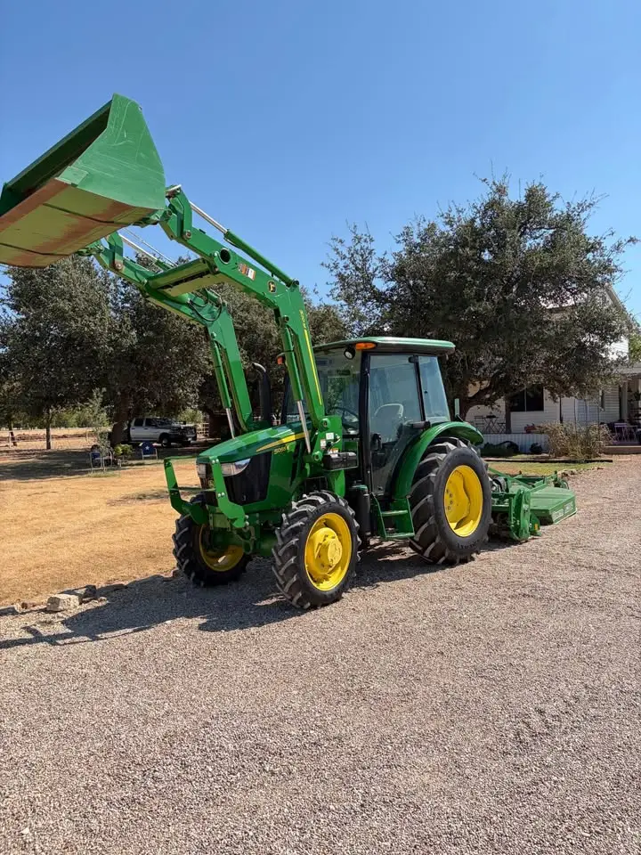 2019 John Deere 5055E 4WD CAB Tractor - Complete Package photo 3