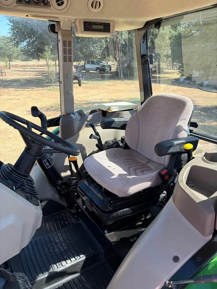 2019 John Deere 5055E 4WD CAB Tractor - Complete Package photo 4