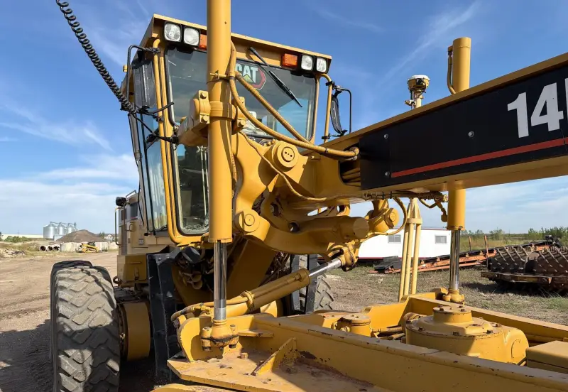 2001 Caterpillar 14H photo 18