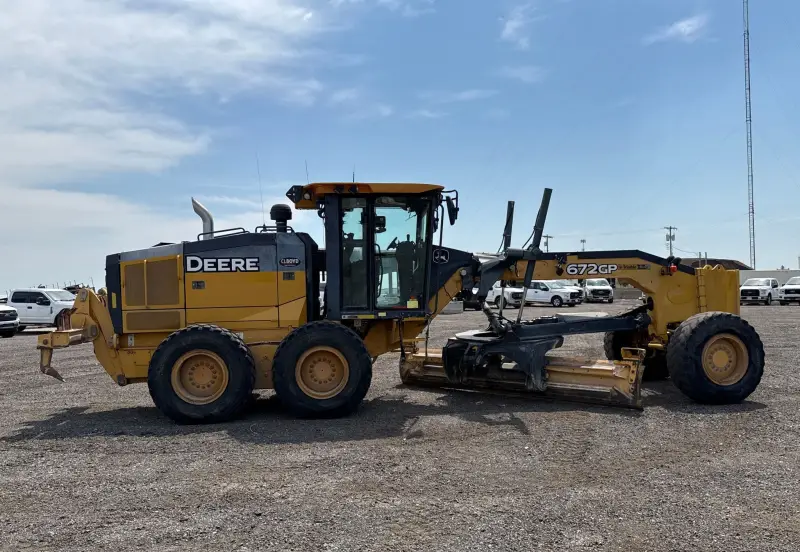 2014 John Deere 672GP photo 4