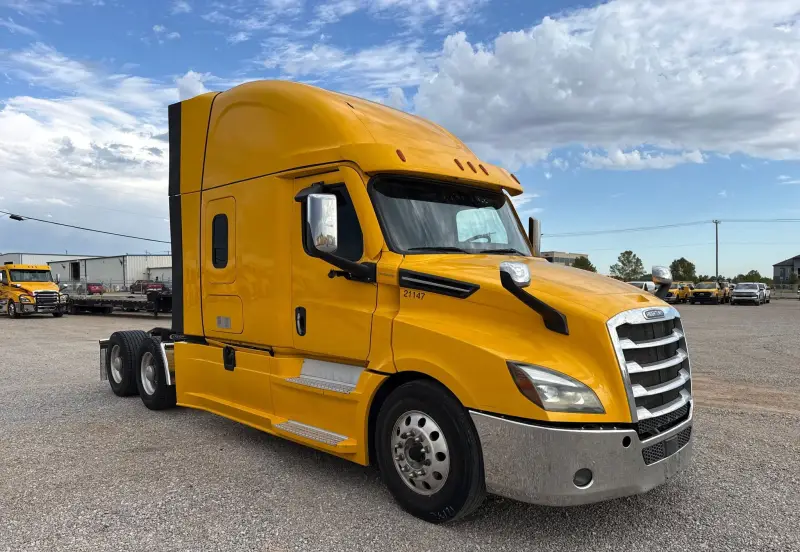 2021 Freightliner Cascadia 126 photo 3