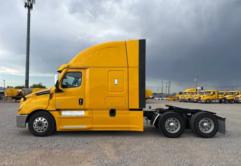 2021 Freightliner Cascadia 126 photo 8