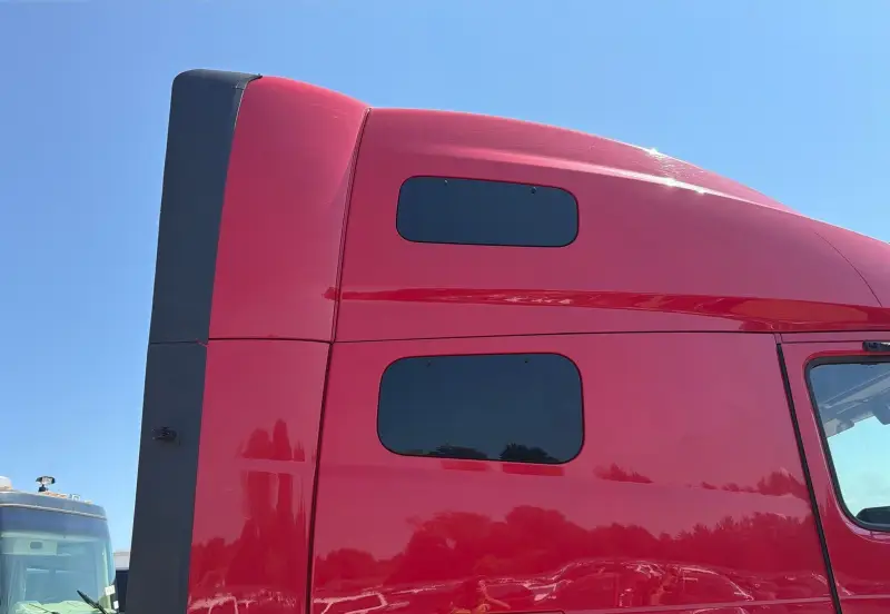 2022 Volvo VNL photo 27