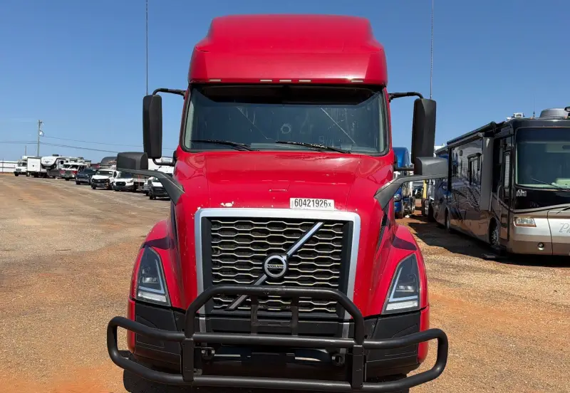 2022 Volvo VNL photo 2