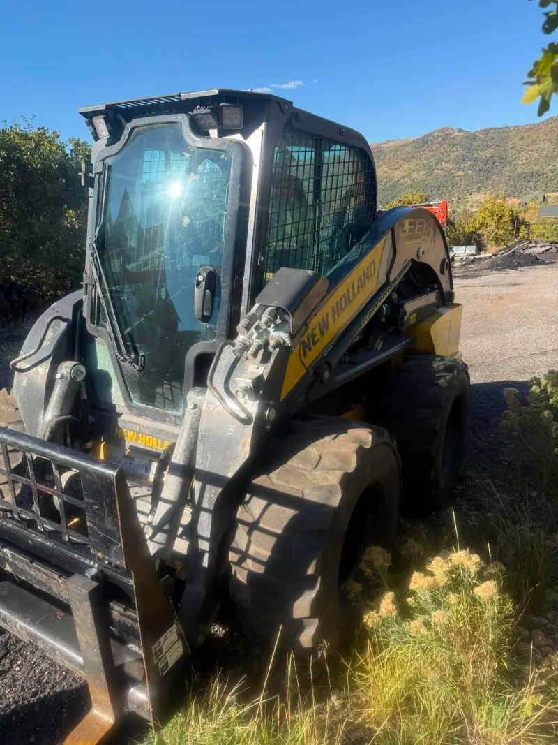2023 New Holland L334 Skid Steer photo 6