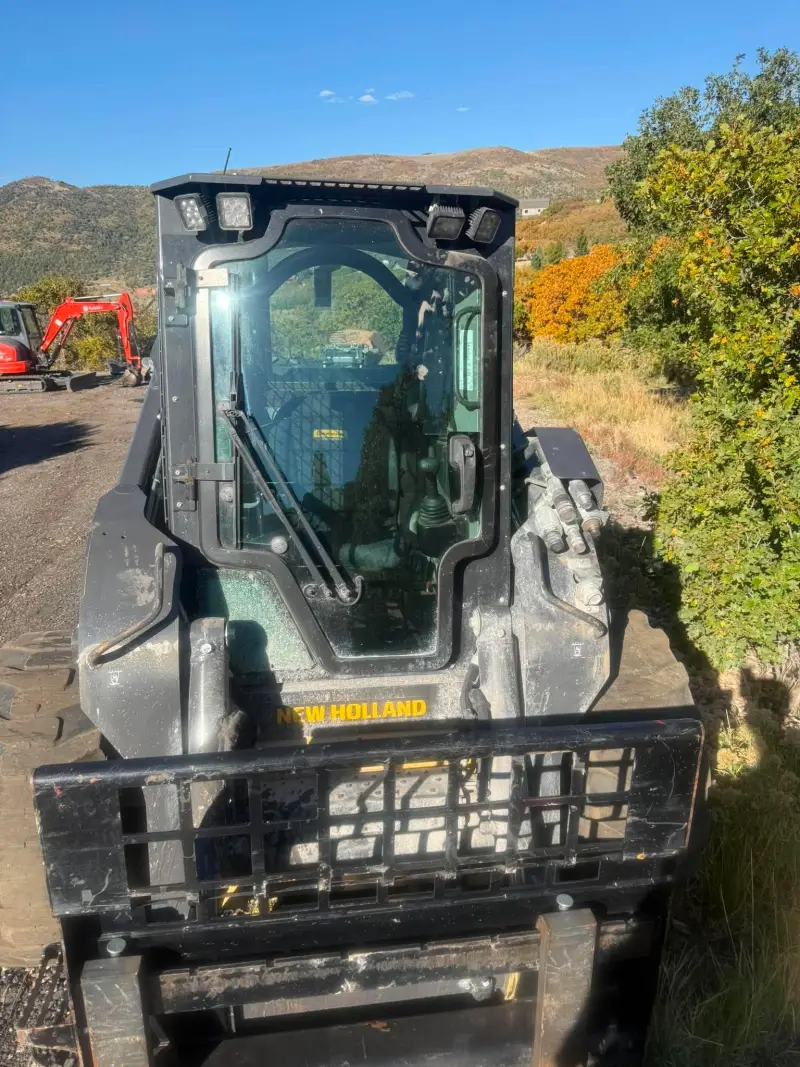 2023 New Holland L334 Skid Steer photo 7